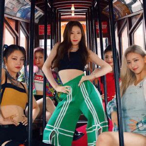 Itzy Icy Who S Who K Pop Database Dbkpop Itzy Kpop Outfits