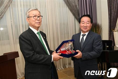 한왕기 평창군수 김창준미래한미재단 평화공로상 수상 파이낸셜뉴스