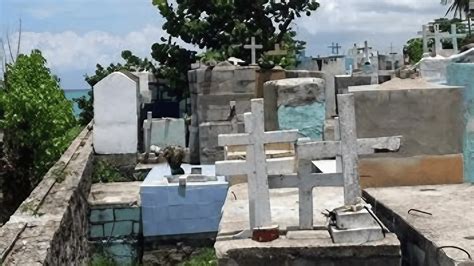 Nacionales Haitianos Profanan Tumbas Y Roban Dos Cr Neos Pn Los