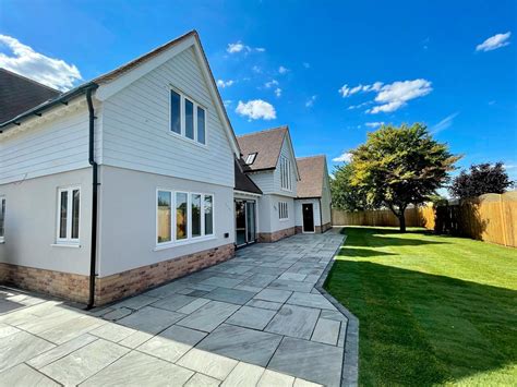 Evelyn Road Great Leighs Chelmsford Cm3 4 Bed Detached House For