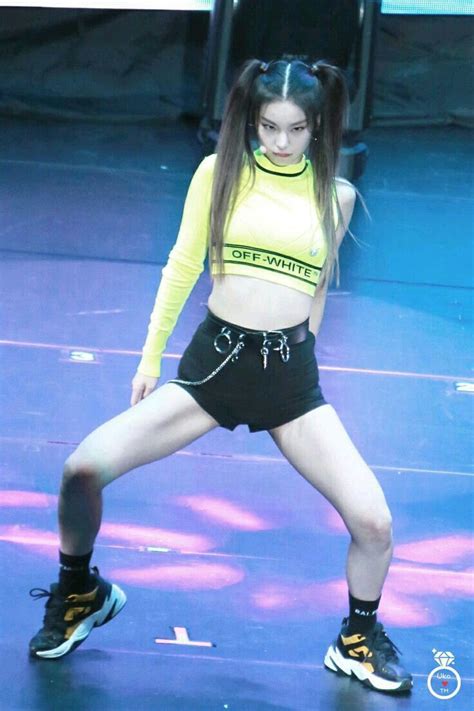 Pin By Jugu On Itzy Yeji Korean Girl Itzy Kpop Girls