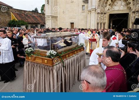 Llegada Del Cuerpo De St Leopold Mandic En La Catedral De Zagreb Foto