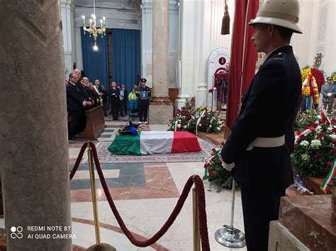 Dolore Ai Funerali Del Pilota Precipitato A Trapani La Sua Una Vita