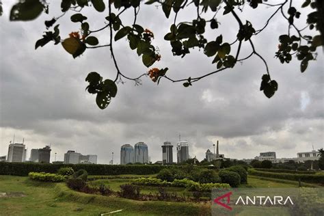 Sebagian Wilayah Jakarta Cerah Berawan Pada Senin Pagi Hingga Malam