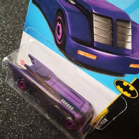 Carrinho Hot Wheels BATMAN THE ANIMED SERIES 169 250 HKH00 BATMOVEL