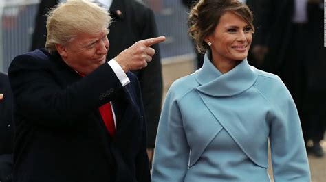 Daily Mail Pagará 2 9 Millones A Melania Trump Por Daños Cnn