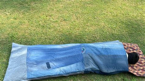 16 Yo Indian Turns Old Jeans Into Sleeping Bags For Homeless