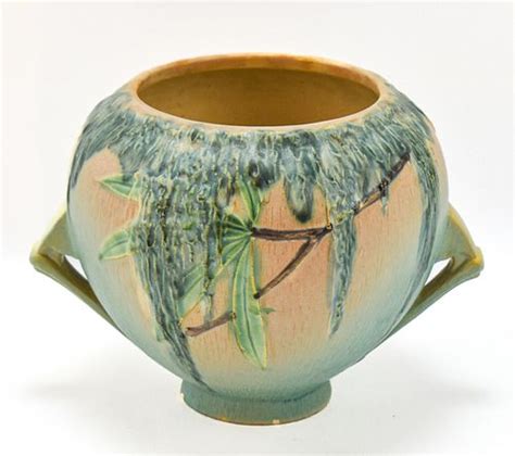 Roseville Moss Vase Sold At Auction On 15th February Bidsquare