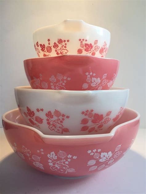 Vintage Pyrex Pink Gooseberry Cinderella Mixing Bowl Set Pyrex