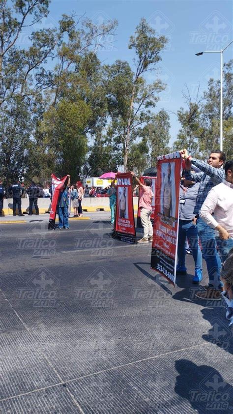 TráficoZMGuadalajara on Twitter Manifestantes bloquean la vialidad