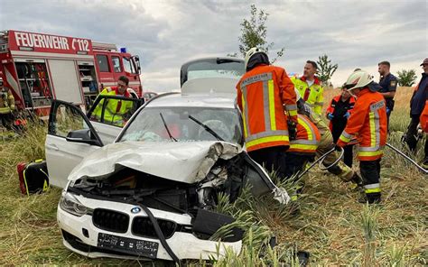 Schwerer Unfall im Kulmbacher Land Feuerwehren befreien 22 Jährige