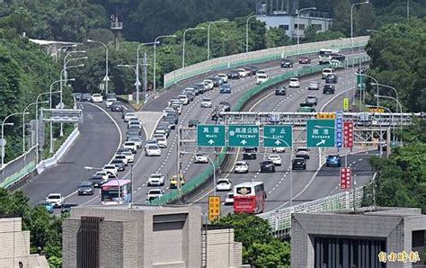 北返車潮將湧現！國5北上已塞車 高公局公佈國道北向7處地雷路段 自由電子報 Line Today