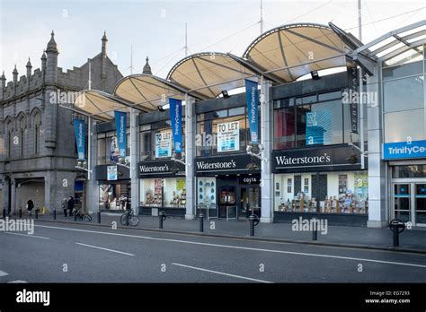 Waterstones Bookshop Union Street Aberdeen Stock Photo - Alamy