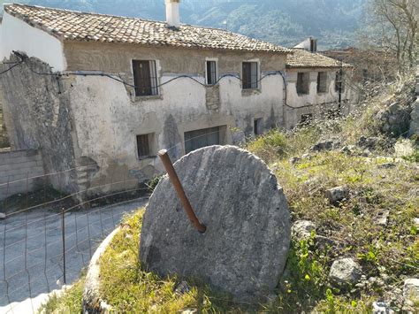 Llombai Así Es El Pueblo Valenciano Que Ha Escapado De La Despoblación