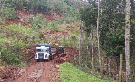 Secretaria de Obras intensifica esforços para recuperar estradas