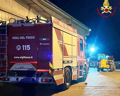 Modena Esplosione Ed Incendio In Officina Morto Un Operaio Di 58