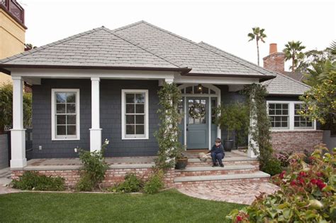 Hip Roof Guide: Common Types and Advantages