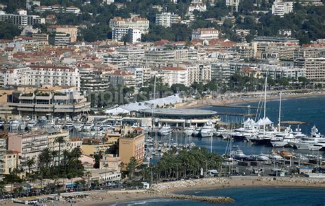 Cannes von oben Alter Hafen und Palais de Festivals et des Congrès