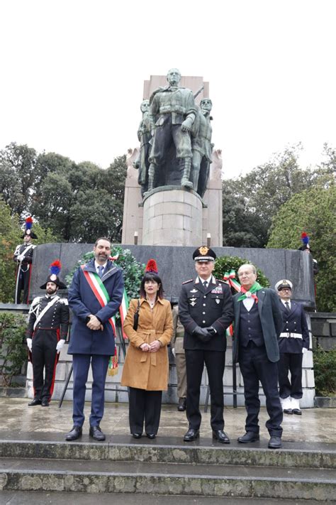 Messina La Pioggia Non Ferma La Celebrazione Del 25 Aprile In Piazza