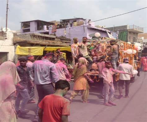 Ganesh Visarjan 2022 गणपति बप्पा को श्रद्धालुओं ने दी विदाई अलीगढ़ की