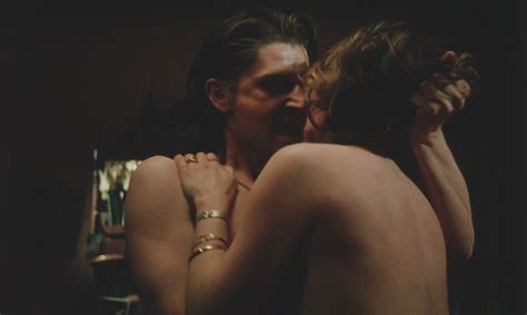 Naked Saskia Reeves In I D