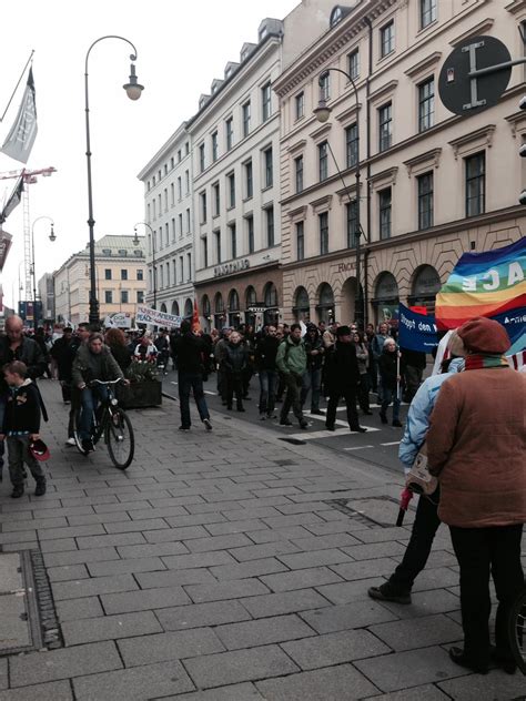 Ostermarsch zieht durch München Bilder