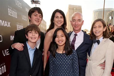 A Look Inside The Marriage Of Jeff And Mackenzie Bezos The Richest Couple In History Naga