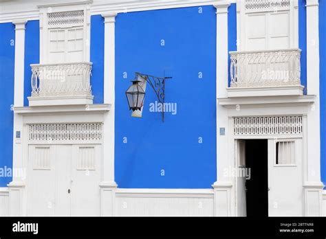 La Arquitectura La Plaza De Armas Trujillo Per Am Rica Del Sur