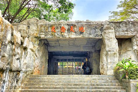 高雄壽山動物園｜全新天空步道、觀察廊道、小火車，獼猴陪吃體驗太難忘 兔兒毛毛姊妹花