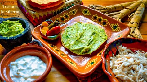 Tostadas De La Siberia De Monterrey Con Pollo Crema Guacamole Y Como