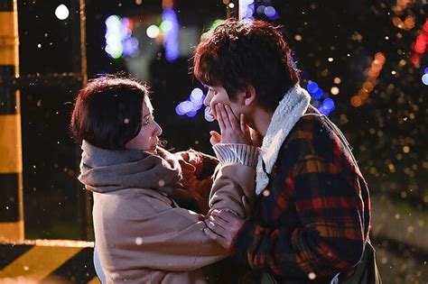 【画像】『星降る夜に』吉高由里子×北村匠海、“10歳差ラブ”に新展開！突然の告白から一転「ステイ」 1 5 ライブドアニュース