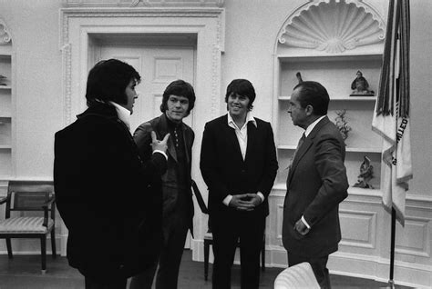 Richard Nixon Meeting Elvis Presley Photograph By Everett