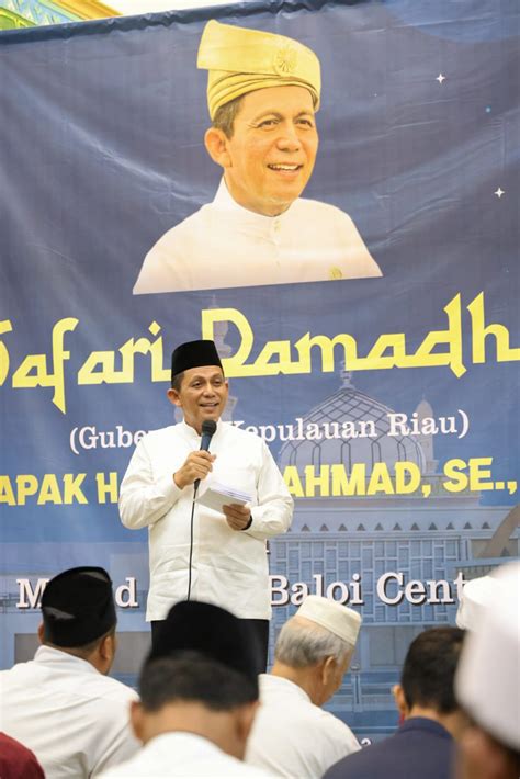 Malam Ramadhan Kelima Gubernur Ansar Safari Ke Masjid Jami Baloi