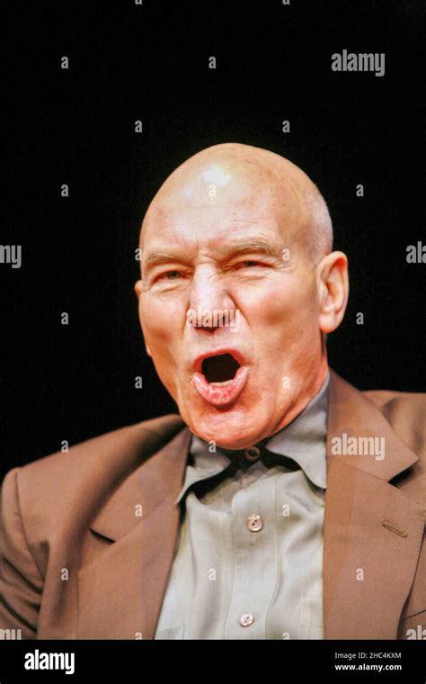 Patrick Stewart In A Christmas Carol Von Charles Dickens Im Albery