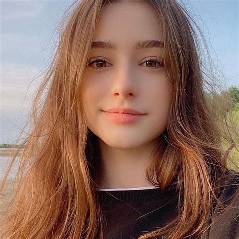 Dasha Taran Instagram Star Wiki Bio Age Height Weight Measurements Boyfriend Net Worth