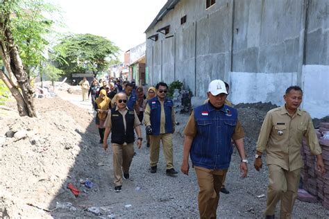 Pj Bupati Tinjau Proyek Pengentasan Kawasan Kumuh Di Jombang Kadis