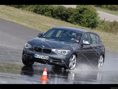 BMW 1-Series Sport Line (2012) 118i with adaptive chassis - | Caricos