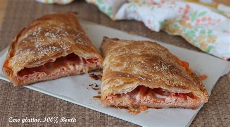 Calzone Rustico Di Pasta Sfoglia Ripieno Di Prosciutto Cotto E