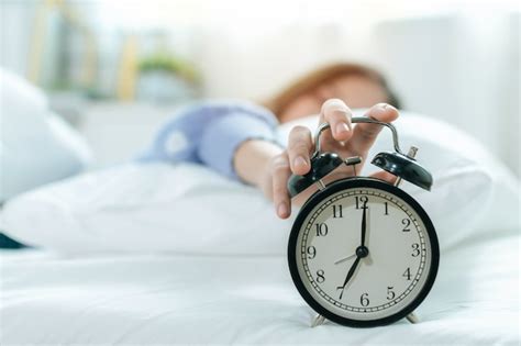 Premium Photo Young Asian Woman Sleeping On Bed Pressing Snooze