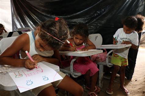 Alunos Assistem A Aulas Debaixo De Lonas E Sem Merenda Na Para Ba