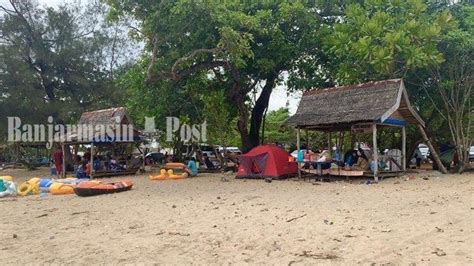 Wisata Kalsel Pengunjung Bisa Sewa Gazebo Di Pantai Asmara Kabupaten