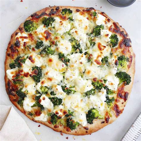 Homemade White Pizza With Broccoli Recept