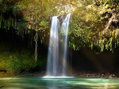 15 Maui Waterfalls + Map + 2025 Info - Eco Lodges Anywhere