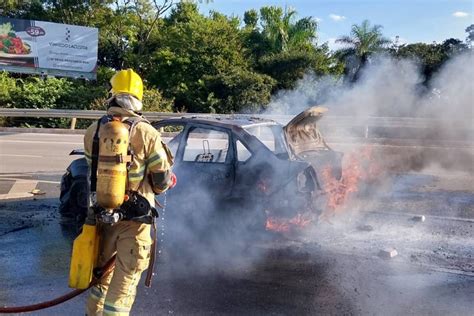 Imagens Carro Em Movimento Pega Fogo Na Ponte Do Bragueto Metr Poles