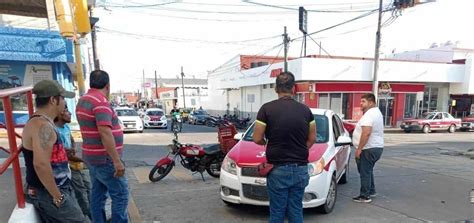 Choca Taxi Y Moto En La Zona Centro De Tierra Blanca A La Altura Del ADO