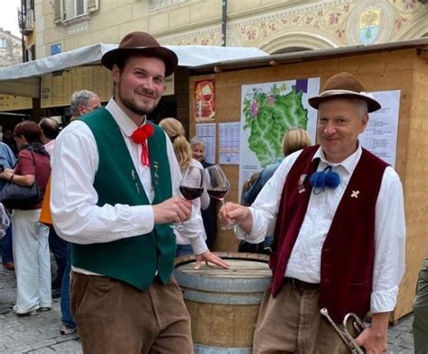 Musica Popolare E Festa Della Vendemmia Bellinzona Capitale Della