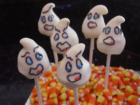 Ghost Cake Pops For Halloween