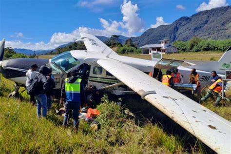 Pesawat Smart Air Tergelincir Di Bandara Bilorai Intan Jaya Antara News