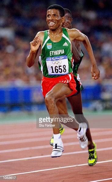 Haile Gebrselassie Of Ethiopia In Action In The Men S 10000m Heats At News Photo Getty Images