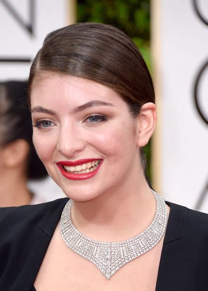 Golden Globes Hair Makeup Lorde Rouge